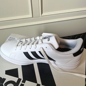 Adidas Grand Court 2.0. NWT. Perfect condition.